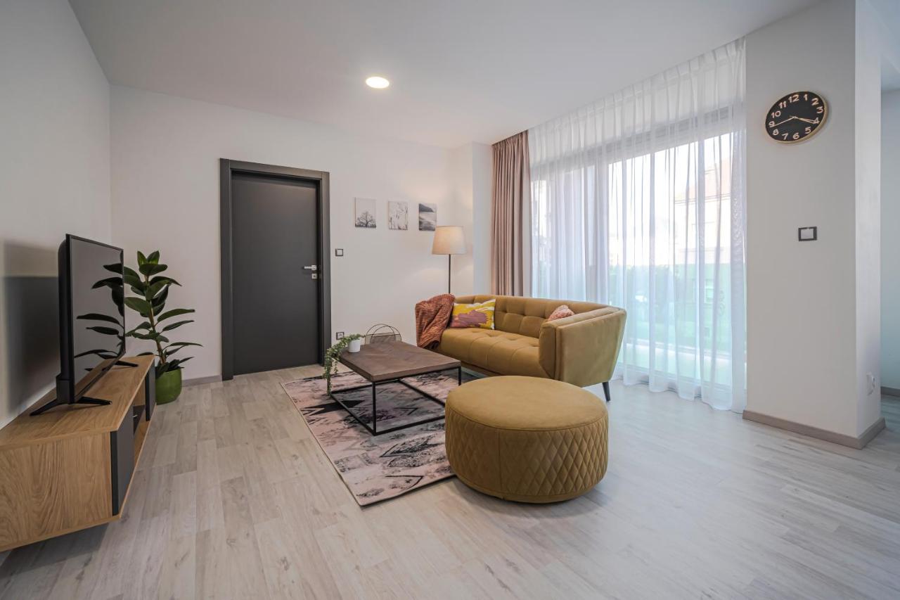 Grunt Apartments Mladá Boleslav Esterno foto