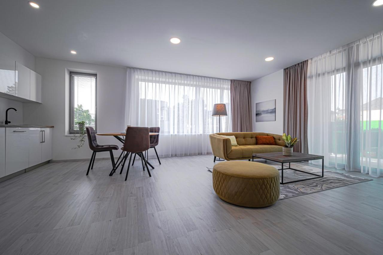 Grunt Apartments Mladá Boleslav Esterno foto