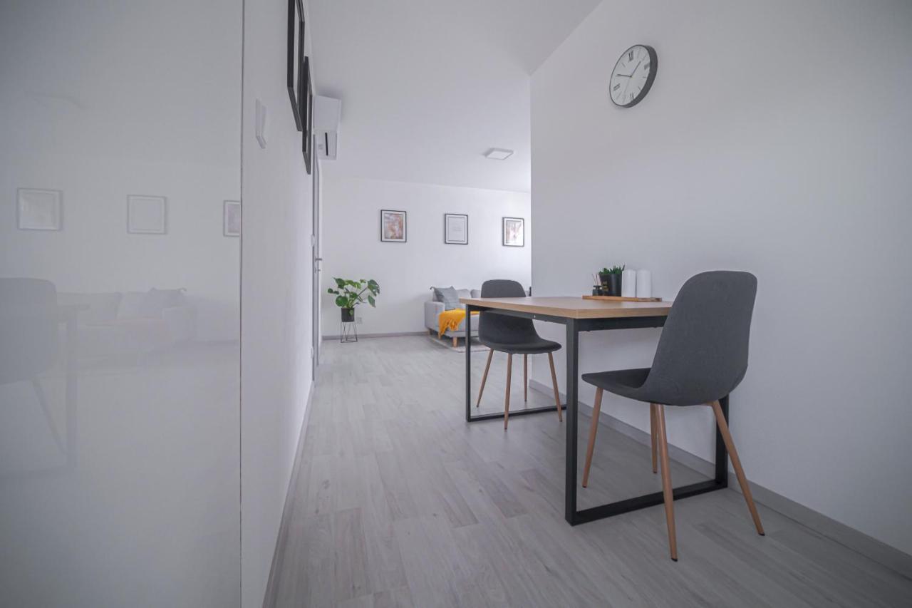 Grunt Apartments Mladá Boleslav Esterno foto