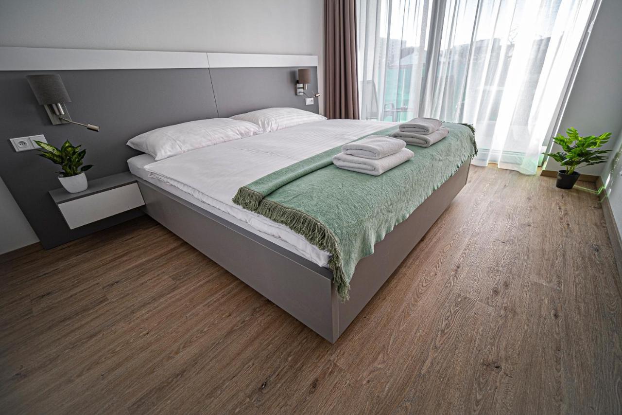 Grunt Apartments Mladá Boleslav Esterno foto